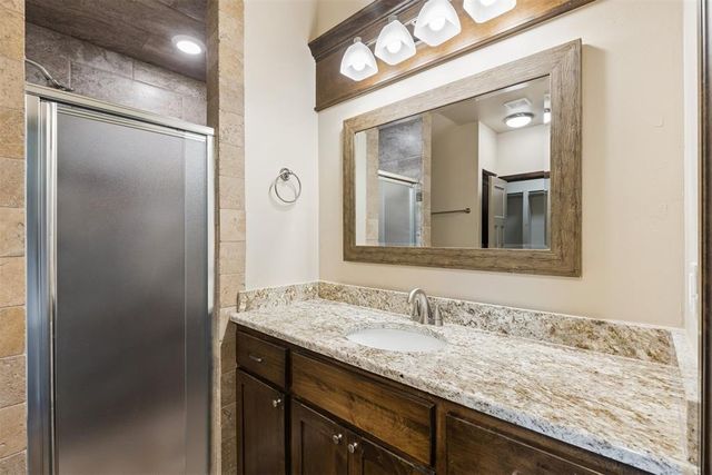 512 S Castle Ridge Lane, Mustang, OK 73064