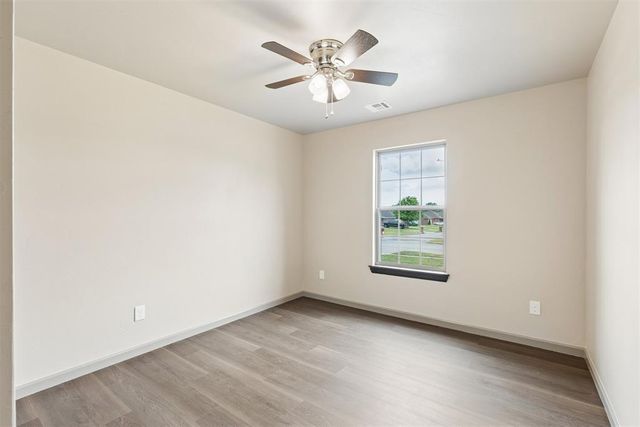 512 S Castle Ridge Lane, Mustang, OK 73064