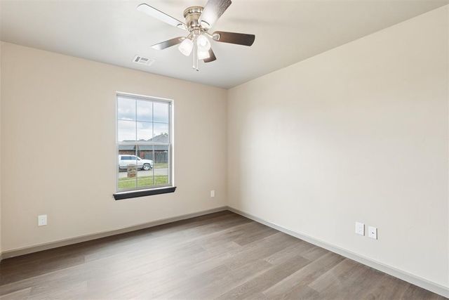 512 S Castle Ridge Lane, Mustang, OK 73064