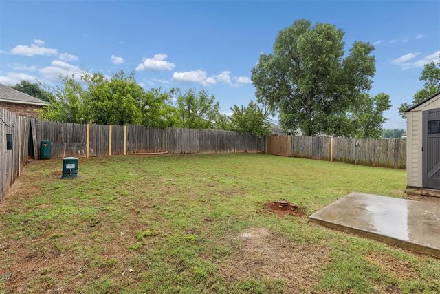 512 S Castle Ridge Lane, Mustang, OK 73064