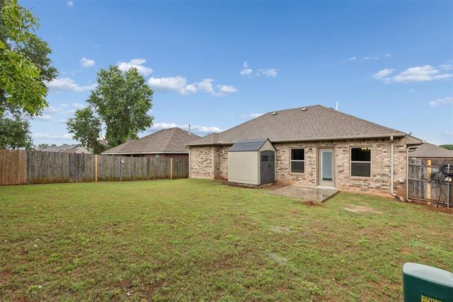 512 S Castle Ridge Lane, Mustang, OK 73064