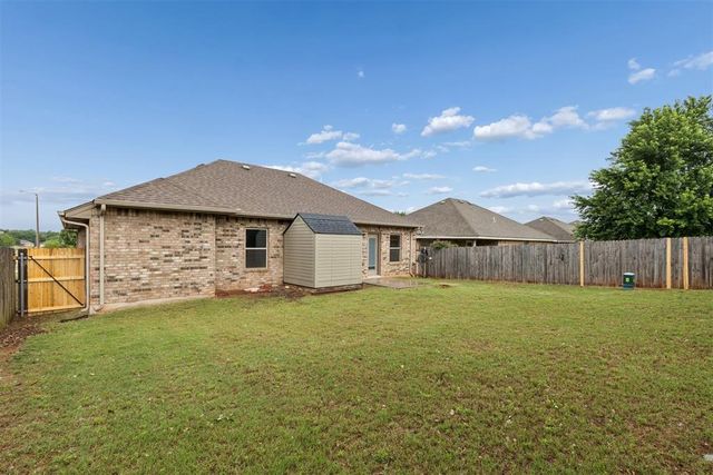 512 S Castle Ridge Lane, Mustang, OK 73064