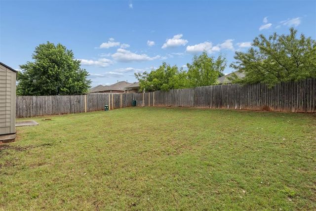 512 S Castle Ridge Lane, Mustang, OK 73064