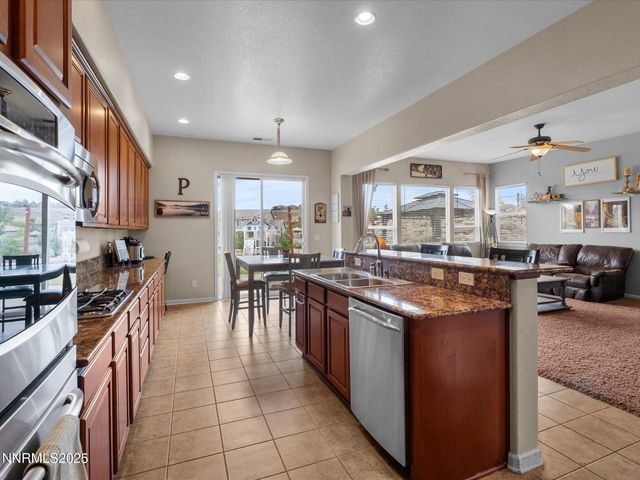 8720 Spearhead Way, Reno, NV 89506