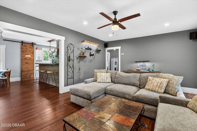 1160 W Rich Avenue, Deland, FL 32720