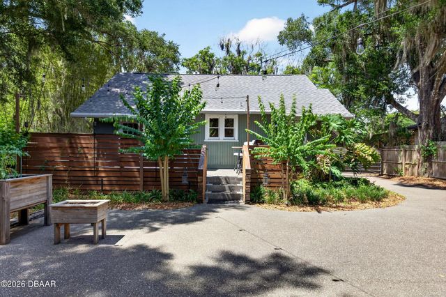 1160 W Rich Avenue, Deland, FL 32720