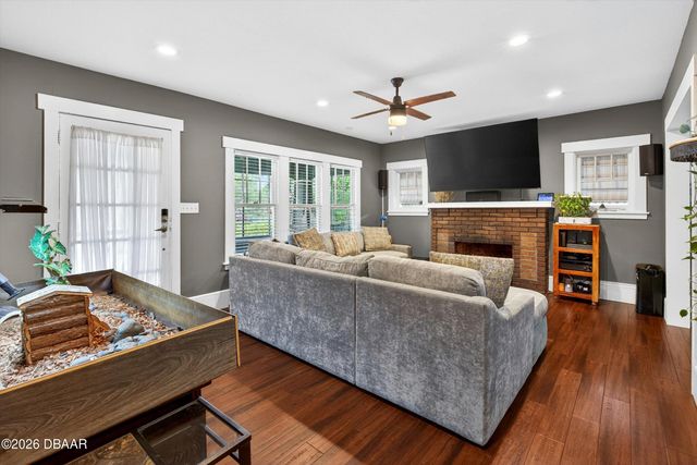 1160 W Rich Avenue, Deland, FL 32720