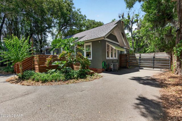 1160 W Rich Avenue, Deland, FL 32720