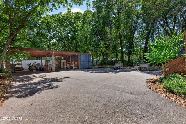 1160 W Rich Avenue, Deland, FL 32720