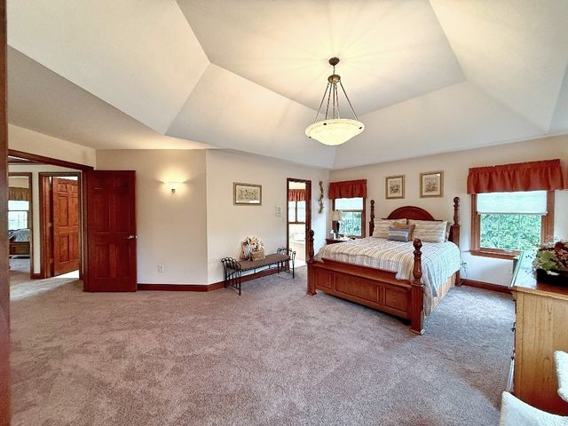 300 Pine Valley Dr, South Fayette, PA 15017