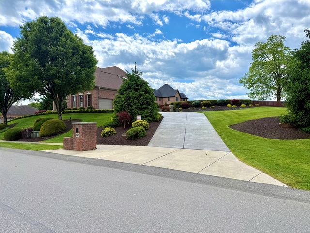 300 Pine Valley Dr, South Fayette, PA 15017