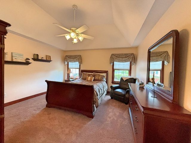 300 Pine Valley Dr, South Fayette, PA 15017
