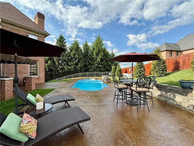 300 Pine Valley Dr, South Fayette, PA 15017
