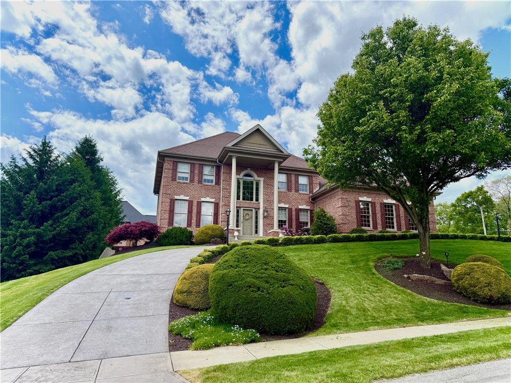 300 Pine Valley Dr, South Fayette, PA 15017