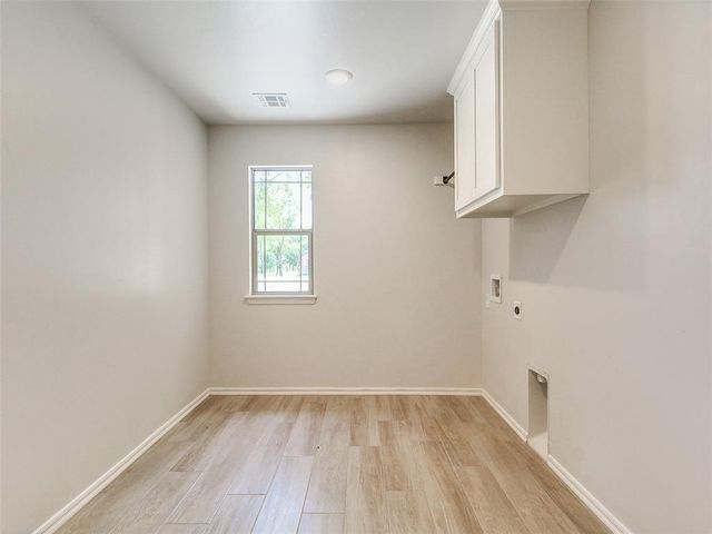 9070 Oak Tree Circle, Edmond, OK 73025