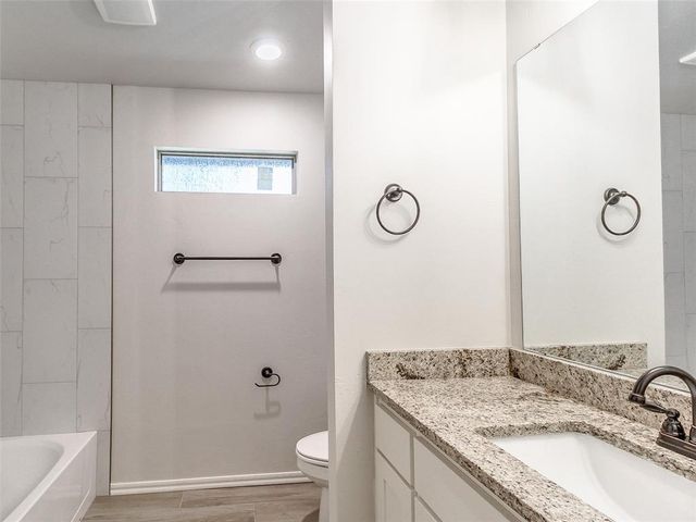 9070 Oak Tree Circle, Edmond, OK 73025