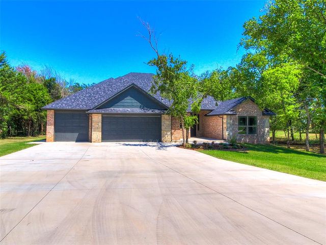 9070 Oak Tree Circle, Edmond, OK 73025
