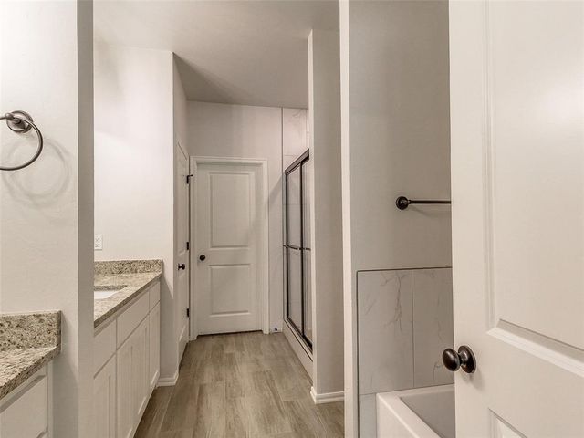 9070 Oak Tree Circle, Edmond, OK 73025