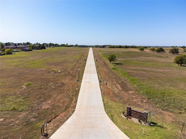 9070 Oak Tree Circle, Edmond, OK 73025