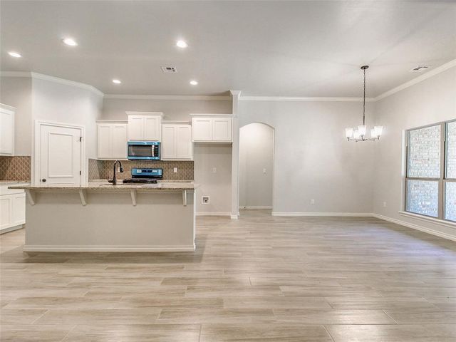 9070 Oak Tree Circle, Edmond, OK 73025