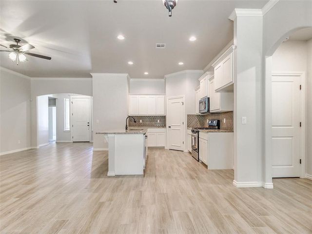 9070 Oak Tree Circle, Edmond, OK 73025