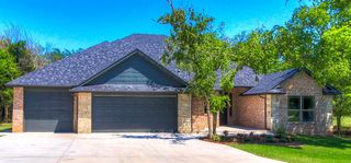 9070 Oak Tree Circle, Edmond, OK 73025