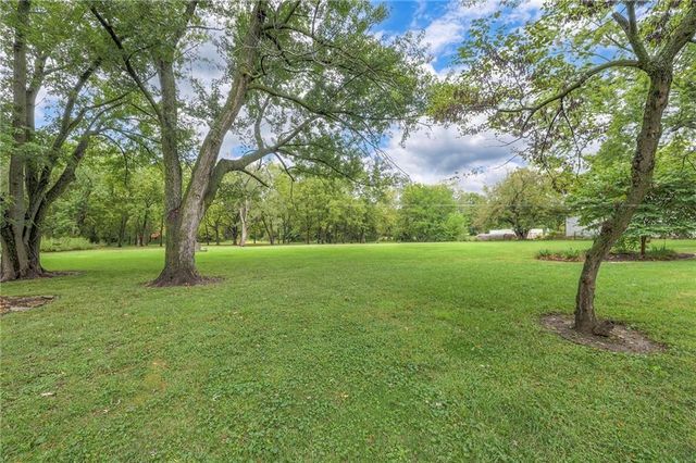 7540 197th Street, Stilwell, KS 66085