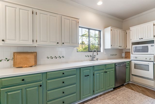 9122 Cochran Heights Drive, Dallas, TX 75220