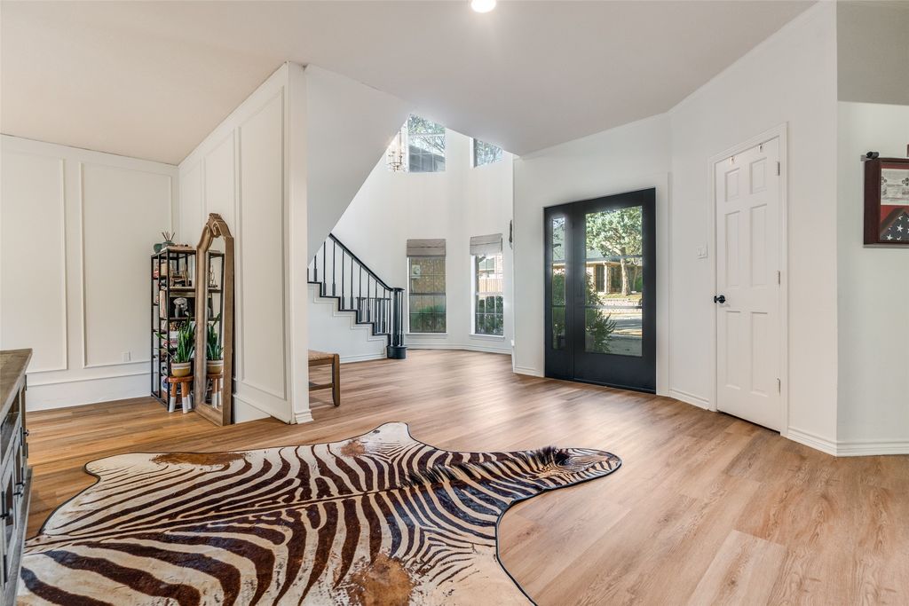 9122 Cochran Heights Drive, Dallas, TX 75220