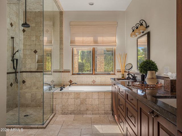 6624 N 66TH Place N, Paradise Valley, AZ 85253