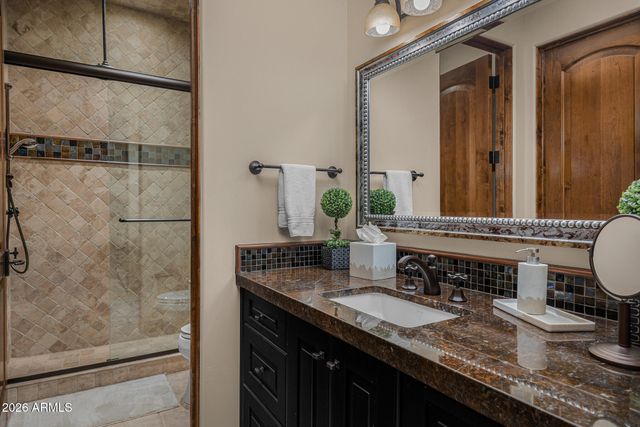 6624 N 66TH Place N, Paradise Valley, AZ 85253