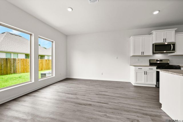 12706 Legacy Oaks Avenue, Central, LA 70818