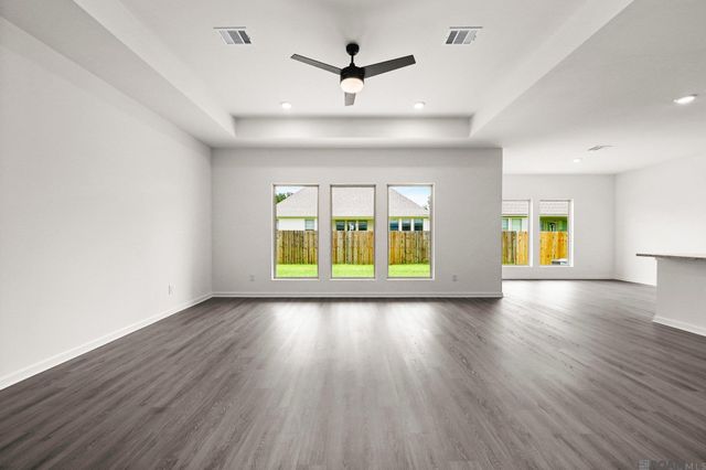 12706 Legacy Oaks Avenue, Central, LA 70818