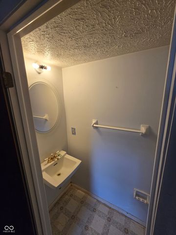 921 Waring Drive E, Indianapolis, IN 46229