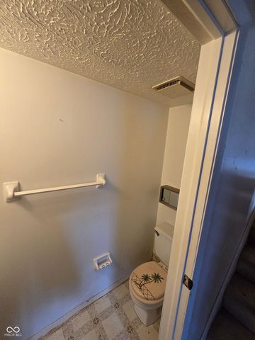 921 Waring Drive E, Indianapolis, IN 46229