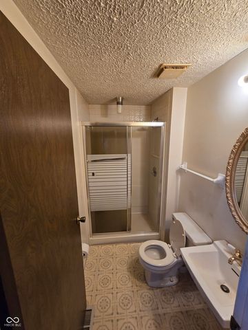 921 Waring Drive E, Indianapolis, IN 46229