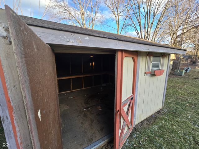 921 Waring Drive E, Indianapolis, IN 46229