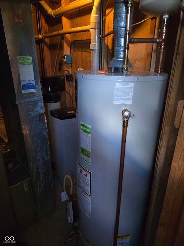 921 Waring Drive E, Indianapolis, IN 46229