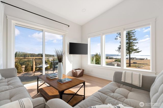 1387 Scenic Heights Road, Oak Harbor, WA 98277