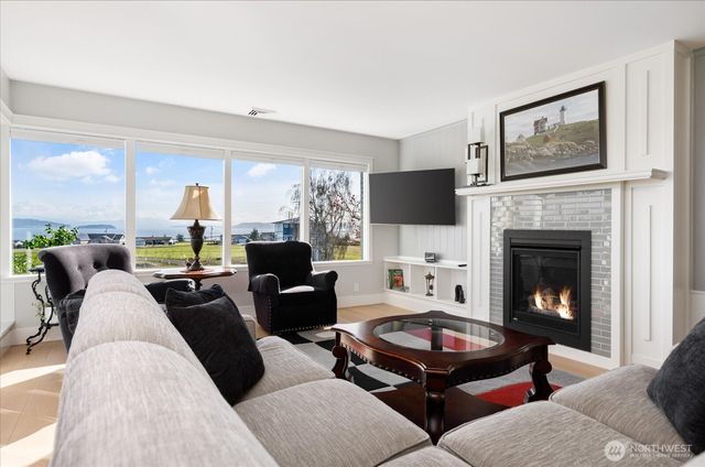 1387 Scenic Heights Road, Oak Harbor, WA 98277