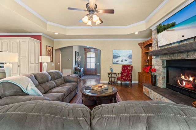 4987 Lighthouse Springs Drive, Grove, OK 74344