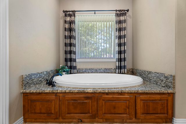 4987 Lighthouse Springs Drive, Grove, OK 74344