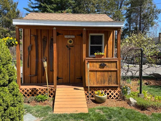 4 Central Ave, Northbridge, MA 01534