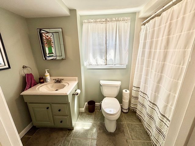 4 Central Ave, Northbridge, MA 01534