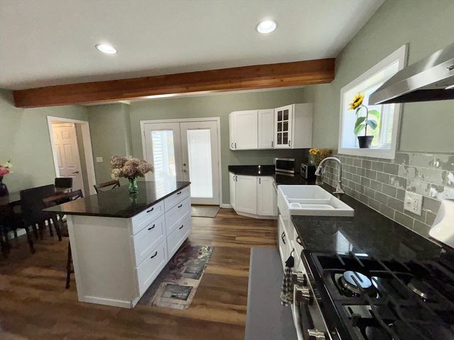 4 Central Ave, Northbridge, MA 01534