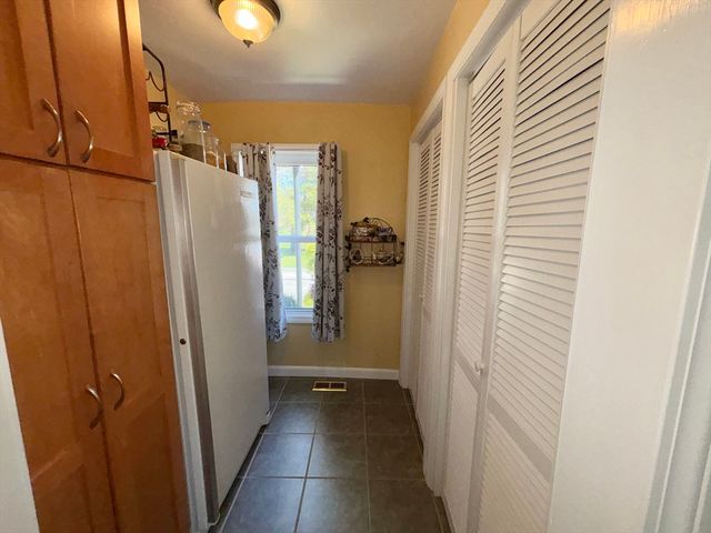 4 Central Ave, Northbridge, MA 01534