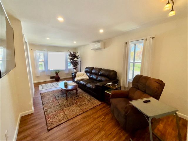 4 Central Ave, Northbridge, MA 01534