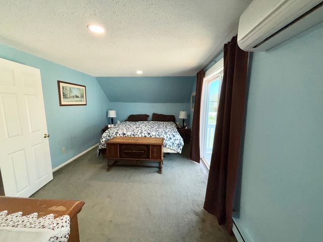 4 Central Ave, Northbridge, MA 01534