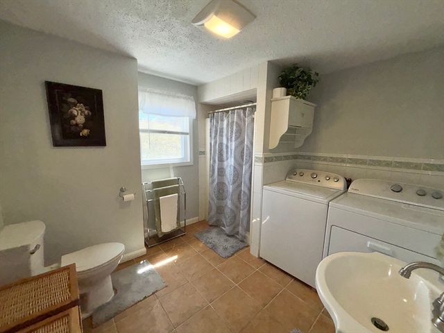 4 Central Ave, Northbridge, MA 01534