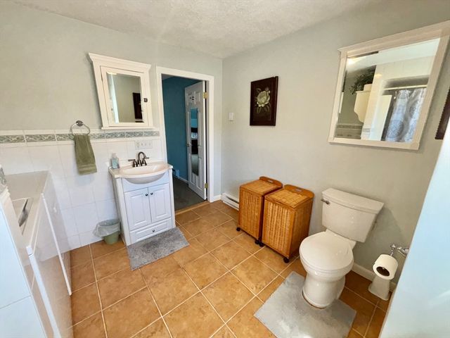 4 Central Ave, Northbridge, MA 01534